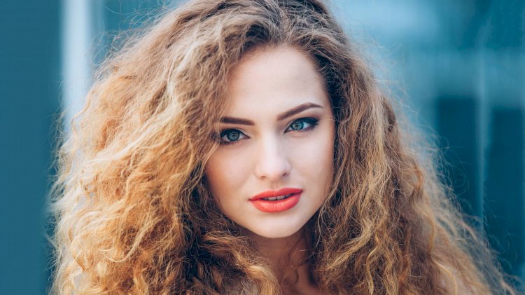 Help Combat Frizzy Hair With These Essential Tips